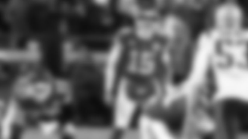 Patrick Mahomes Again Goes Sidearm, Hits Watkins for First Down