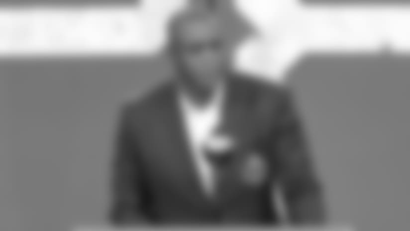 Ahmad Rashad Enters The Vikings Ring of Honor