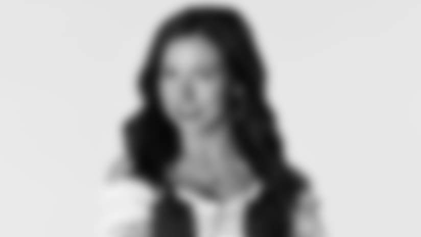 2018 Cheerleader Bio - Jenn