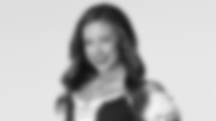 2018 Cheerleader Bio - Emma