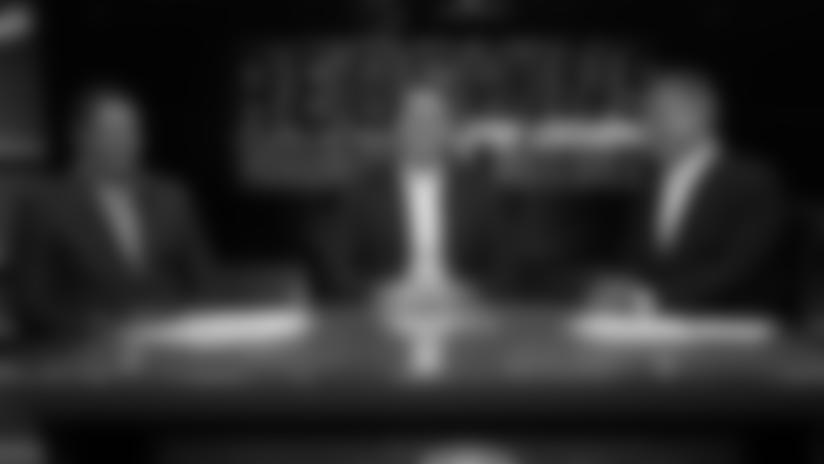 On "The Redskins Coaches Show," Head Coach Jay Gruden discusses how the Redskins defense could get to Green Bay Packers QB Aaron Rodgers on Sunday.