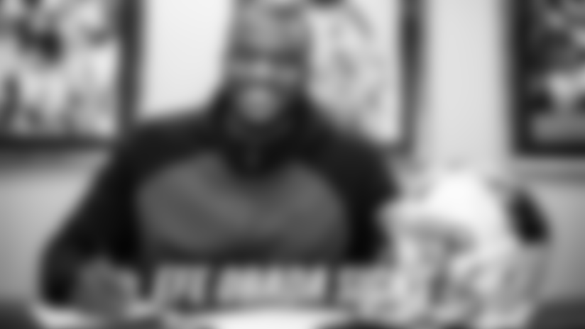 Efe Obada signs one-year contract