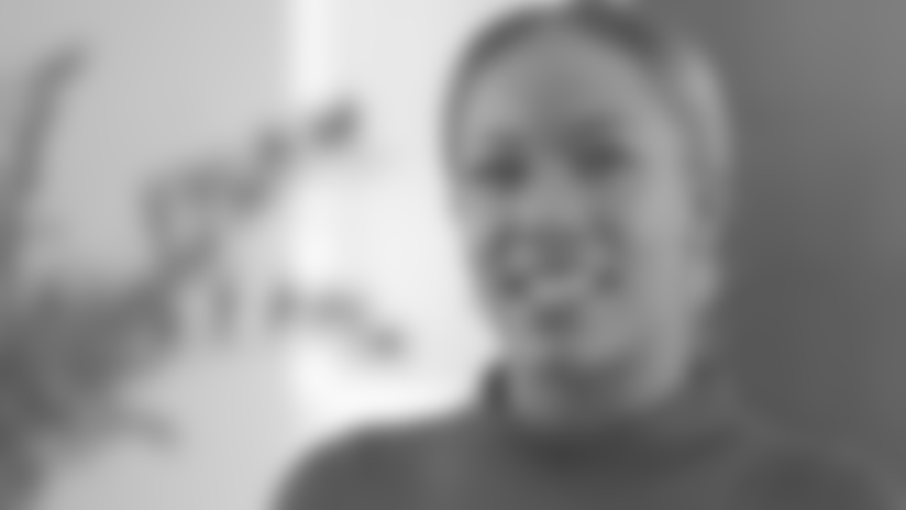 Meet The Cheerleaders: Candess