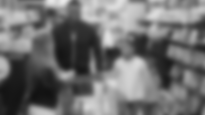 Benjamin Watson provides holiday shopping spree for local families