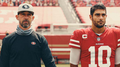 Santa Clara, CA, USA. 7th Oct, 2019. San Francisco 49ers head coach Kyle  Shanahan and San Francisco 49ers quarterback Jimmy Garoppolo (10) confer in  the first half agains the Cleveland Browns during