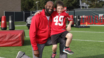 LATEST NEWS: Jerry Rice has refused to sign a contract with the Kansas City Chiefs, agreeing to return to 49ers to become a Co-Owner of the old team, making fans extremely emotional. G