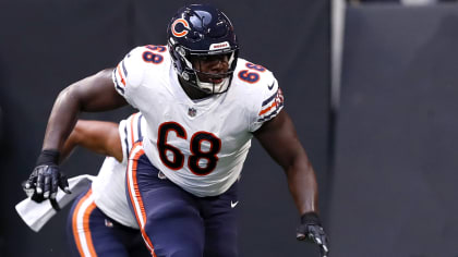 Chicago Bears offensive guard James Daniels (68) sets to block