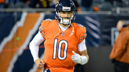 Mitchell Trubisky injures shoulder early in Chicago Bears' win