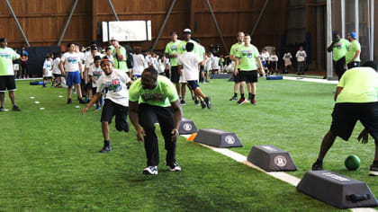 Jaguars host hispanic youth at NFL Play 60 Football Camp