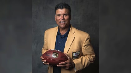 1980 First Round Pick (#3), #78 Anthony Munoz, 1980-1992. NFL HOF