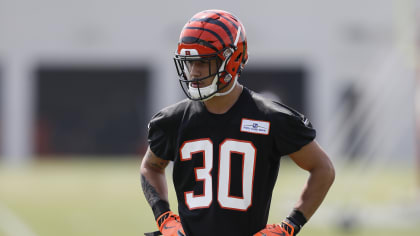 Jessie Bates III returns to Cincinnati Bengals facility, signs