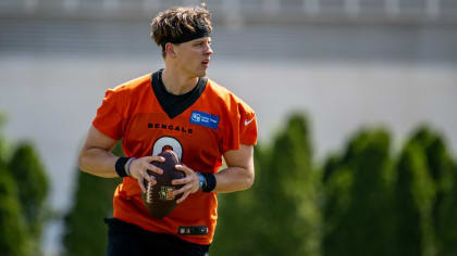 Joe Burrow Plays Chess Against Himself in the Locker Room