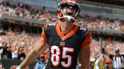 Tyler Eifert fights injury on busy day