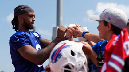 Damar Hamlin enters Buffalo Bills team locker room ahead of