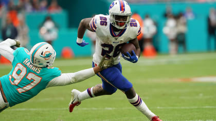 Shaq Lawson rocks Thurman Thomas Buffalo Bills jersey pre-game