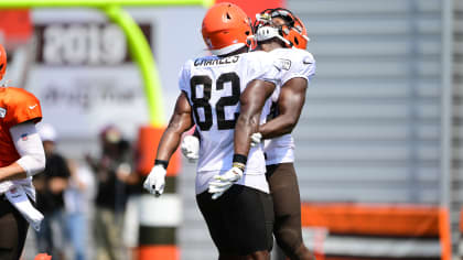 Cleveland Browns tight end Stephen Carlson catches a pass against  linebacker Christian Kirksey at the team's NFL football training facility  in Berea, Ohio, Tuesday, June 4, 2019. (AP Photo/Ron Schwane Stock Photo 