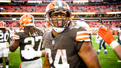 Cleveland Browns: Baker Mayfield, Nick Chubb jerseys honored at Pro  Football Hall of Fame