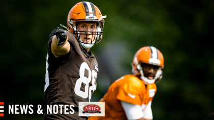 Cleveland Browns tight end Harrison Bryant (88) warms up prior to