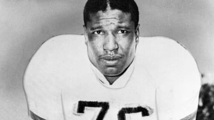 Cleveland Browns fullback Marion Motley, right, with coach Paul Brown after  the Cleveland–Buffalo game at Cleveland on Dec. 19, 1948. (AP Photo/Harold  Valentine Stock Photo - Alamy