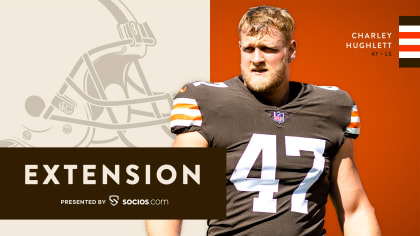 Browns sign snapper Hughlett to 4-year contract extension