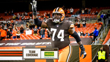 Cleveland Browns offensive tackle Chris Hubbard (74) lines up for play  during an NFL football game against the Indianapolis Colts, Sunday, Oct.  11, 2020, in Cleveland. (AP Photo/Kirk Irwin Stock Photo - Alamy