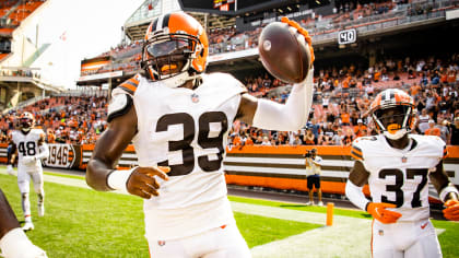 Cleveland Browns safety Richard LeCounte III (39) drops back in coverage  during an NFL preseason football game against the Chicago Bears, Saturday  Aug. 27, 2022, in Cleveland. (AP Photo/Kirk Irwin Stock Photo - Alamy