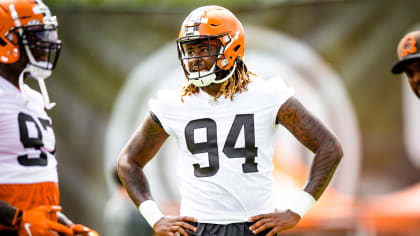 With Alex Wright, Browns have another DE who appreciates artistic