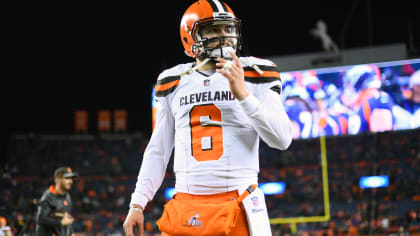 Phillip Lindsay, Baker Mayfield exchange jerseys with messages