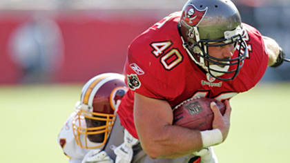 Mike Alstott Sports Buddies day gives kids time to train with the pros