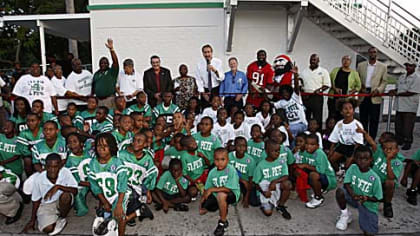 Eagles award more than $50,000 to youth football programs