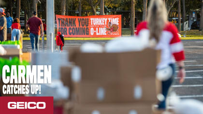 NFL Players Give Back for Thanksgiving