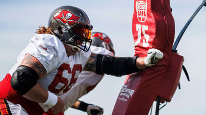 Ryan Jensen in practice today : r/buccaneers