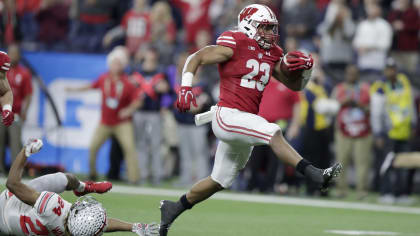 Former Wisconsin football star Jonathan Taylor sounds off on NFL's payment  of running backs