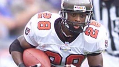 Warrick Dunn returns to the Buccaneers