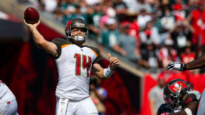 Tampa, Florida, USA. 16th Sep, 2018. Tampa Bay Buccaneers quarterback Ryan  Fitzpatrick (14) throws a pass in the 1st half during the game between the  Philadelphia Eagles and the Tampa Bay Buccaneers