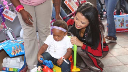 Redskins players take kids on a shopping spree (Video) - WTOP News