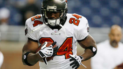 Tampa Bay Buccaneers running back Cadillac Williams (24) finds an