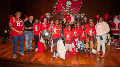 With 'Catch for Kids' Campaign, Mike Evans continues to give back - Bucs  Nation