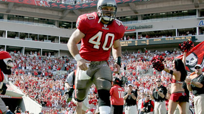 That time the Buccaneers misspelled Mike Alstott's name at his retirement  ceremony - Bucs Nation