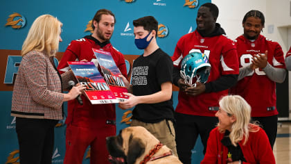 Cardinals surprise teen battling cancer with Super Bowl tickets