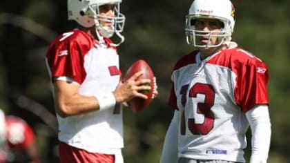 Arizona Cardinals quarterback Matt Leinart (7) looks to throw as