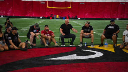 2022 rookies and vets work together at practice