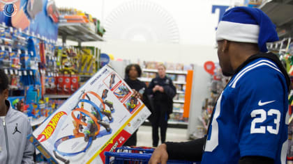 Colts Team Up With Cops To Shop With Kids