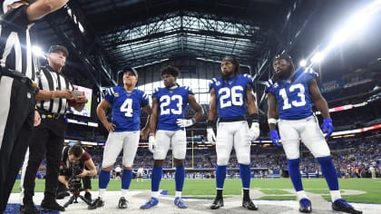 3 Seahawks players leave field during national anthem against Colts