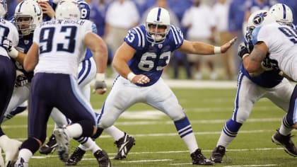 Colts lineman helps open Dick's Sporting Goods in Richmond