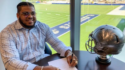 Former Dallas Cowboys lineman La'el Collins agrees to three-year