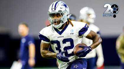 A detail of Dallas Cowboys running back Tony Pollard (20)'s helmet