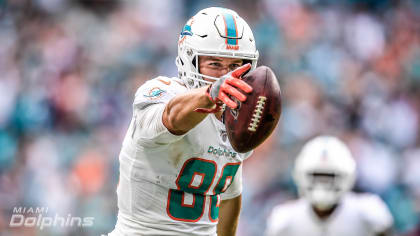 Mike Gesicki Has Best Game of NFL Career as Dolphins Defeat the Jets