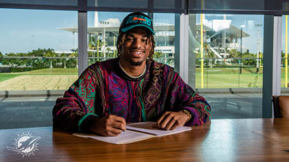 miami dolphins erik ezukanma