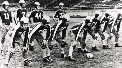 1943 PHILADELPHIA PITTSBURGH STEAGLES AUTOGRAPHED TYPE 1 PHOTO